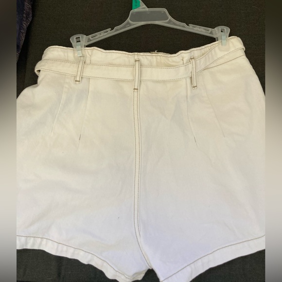 NWT Abercrombie and Fitch white paper bag short with tie belt. sz 31/12 - Picture 2 of 5